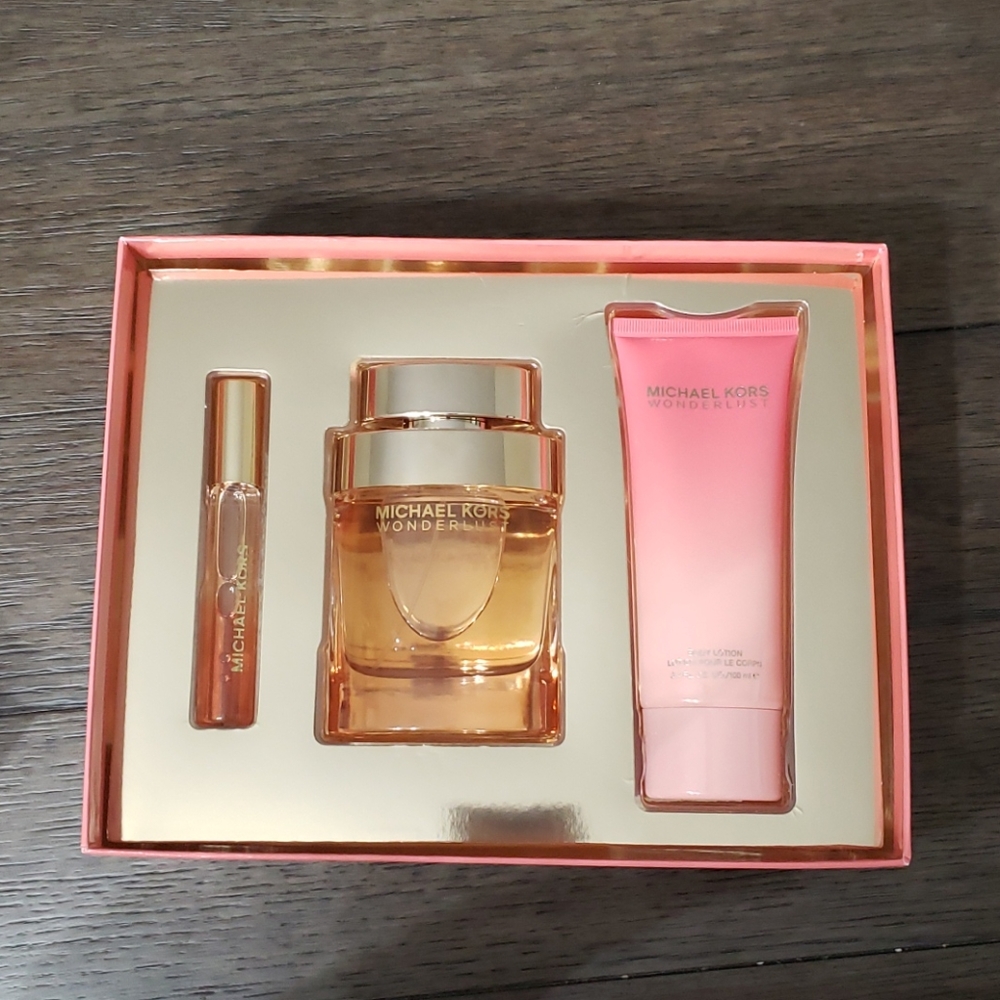 Michael Kors Wonderlust Gift Set